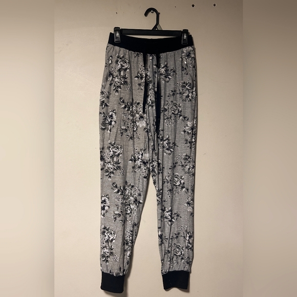 Size M Gray Ardene Floral Joggers - Picture 1 of 5